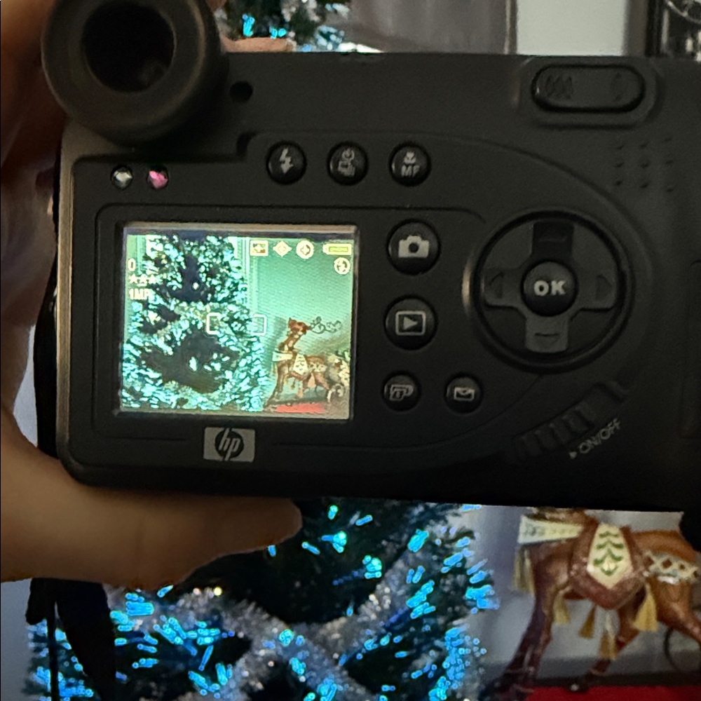 HP Black Digital Camera with Optex Blue Bag - Picture 11 of 12
